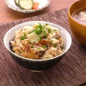 「焼きねぎの炊き込みご飯」のレシピ動画