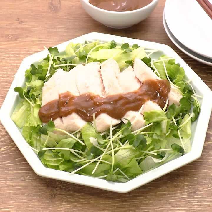 やわらか蒸し鶏のごまだれがけ