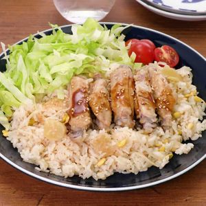 「甘辛手羽中の炊き込みご飯」のレシピ動画