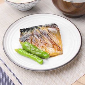 フライパンで焼き魚 鯖の塩焼きのレシピ動画 作り方 Delish Kitchen