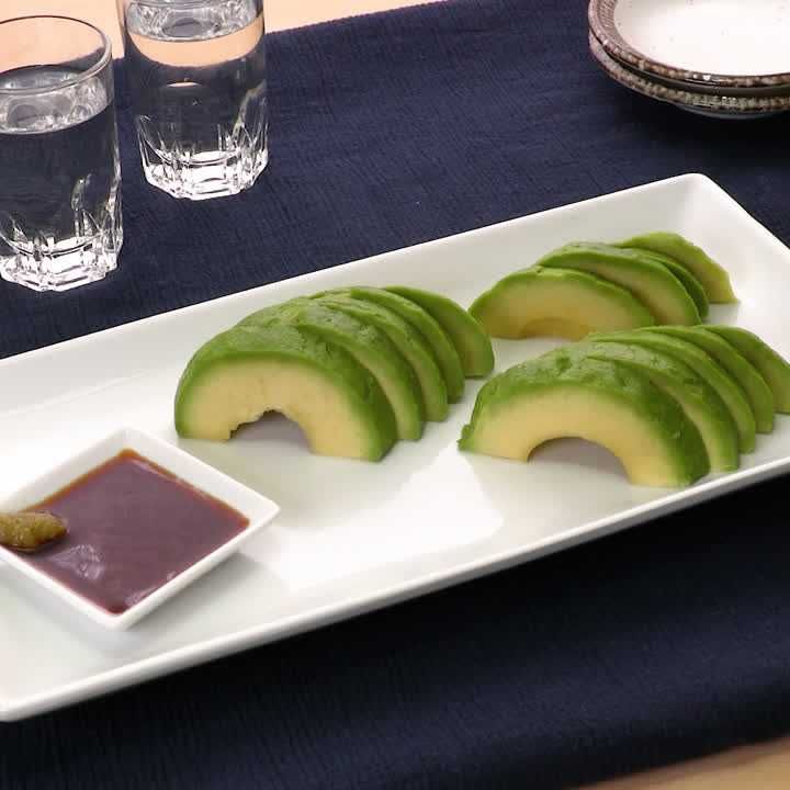 アボカドのわさびしょうゆ添え