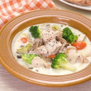 「鶏むね肉のクリームシチュー」のレシピ動画