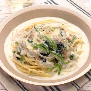 「ツナとほうれん草のホワイトソースパスタ」のレシピ動画