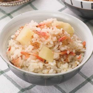 桜えびとじゃがいもの炊き込みご飯