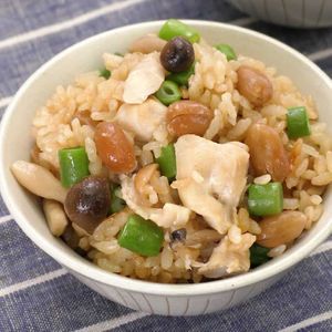 鶏肉とピーナッツの炊き込みご飯