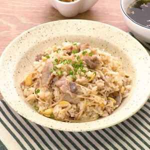 「豚バラと豆もやしの炊き込みご飯」のレシピ動画