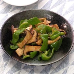 「エリンギとピーマンの甘辛炒め」のレシピ動画