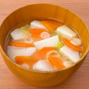 「里芋とにんじんの味噌汁」のレシピ動画