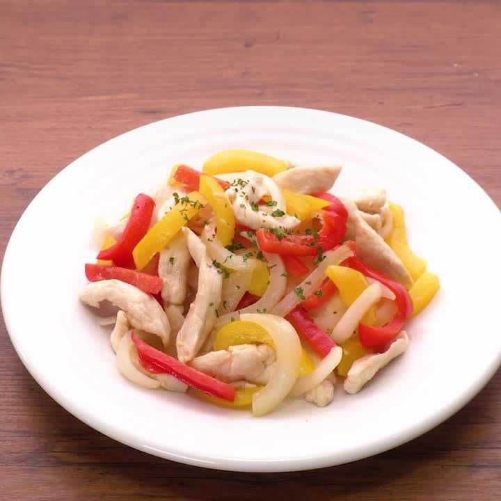 とりむねとパプリカのガーリック炒め