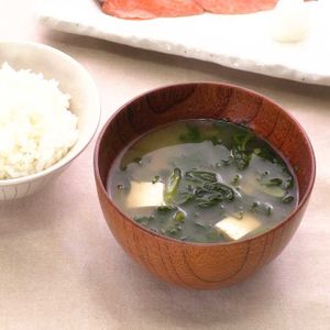 「春菊と豆腐の味噌汁」のレシピ動画