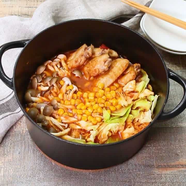 鶏手羽のトマト鍋