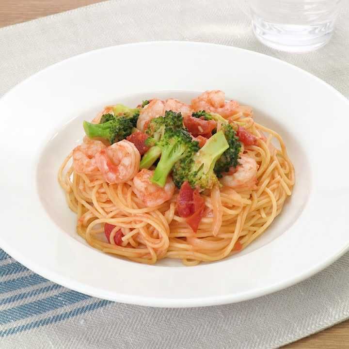 ブロッコリーとえびのトマトクリームパスタ