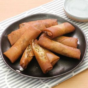 キャベツと豚肉の春巻き