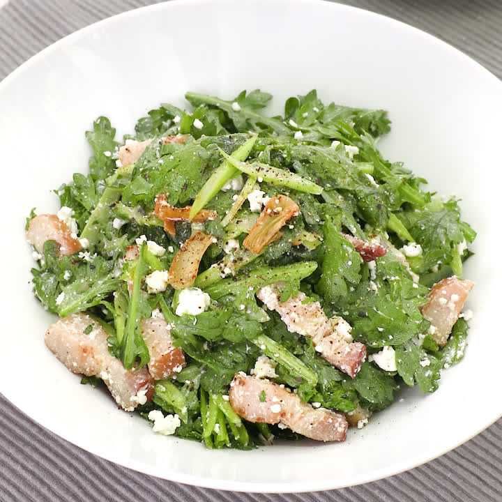 春菊とベーコンのチーズサラダ