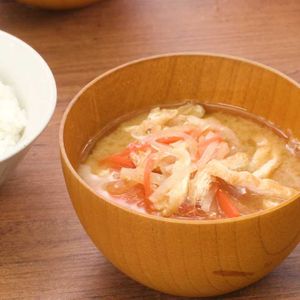 にんじんと大根の味噌汁