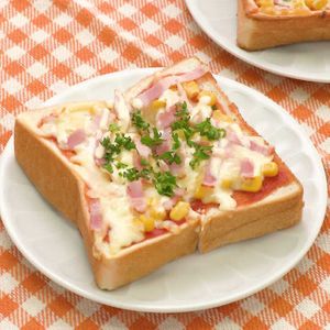 「ベーコンとコーンのピザトースト」のレシピ動画