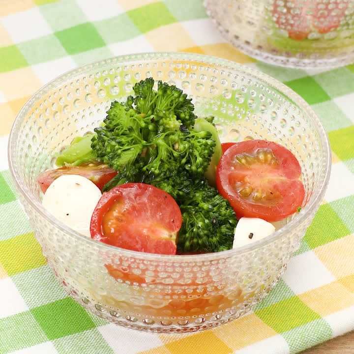 ブロッコリーとチーズのマリネ