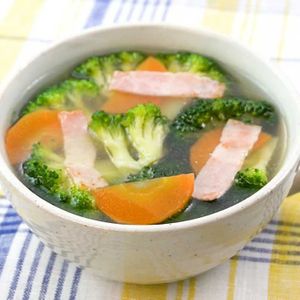 ブロッコリーとにんじんのスープ