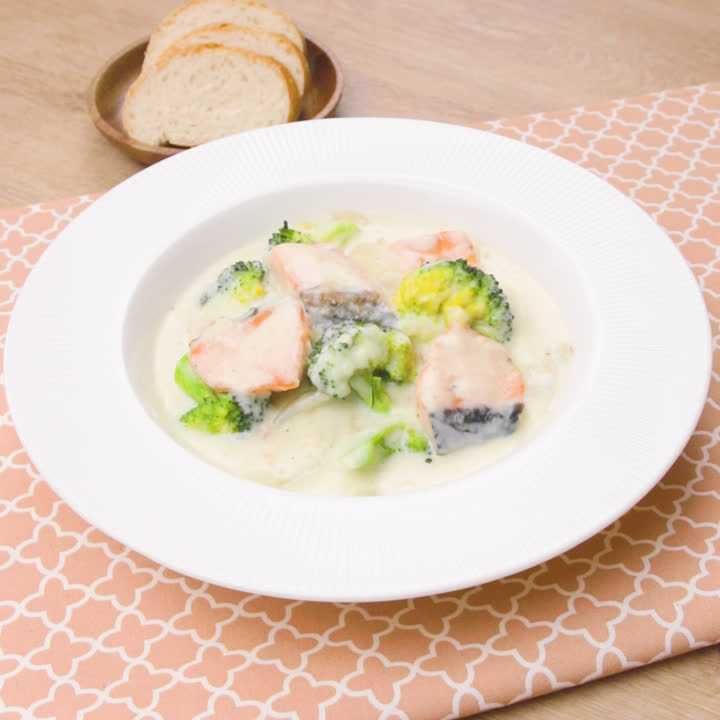 ブロッコリーと鮭のシチュー