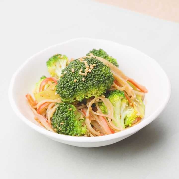 ブロッコリーとかにかまぼこのごま和え