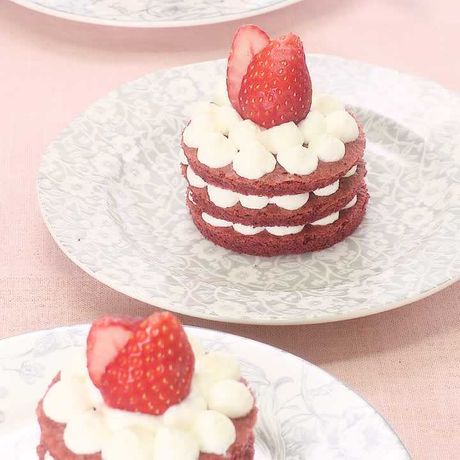 見た目も可愛い レッドベルベットミニケーキのレシピ動画 作り方 Delish Kitchen