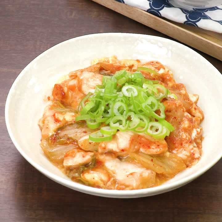 鶏むねとキムチの卵とじ