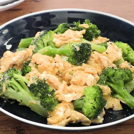 卵がふわふわ ブロッコリーと卵の中華炒めのレシピ動画 作り方 Delish Kitchen