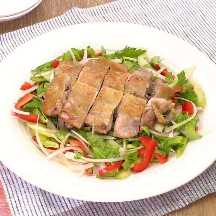 鶏肉とセロリのエスニック風サラダ