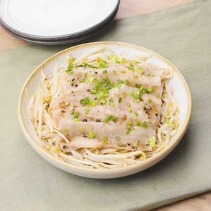 「豚バラもやしの重ね蒸し」のレシピ動画