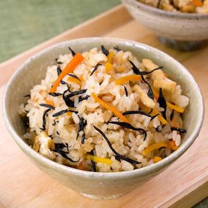 ひじきと油揚げの炊き込みごはん