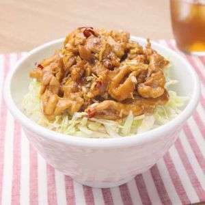「カリカリ豚肉の甘酢だれ丼」のレシピ動画