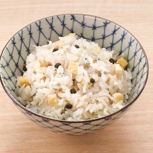 「実山椒の醤油漬けの炊き込みご飯」のレシピ動画
