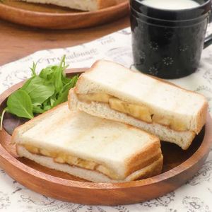「シナモンバナナのホットサンド」のレシピ動画