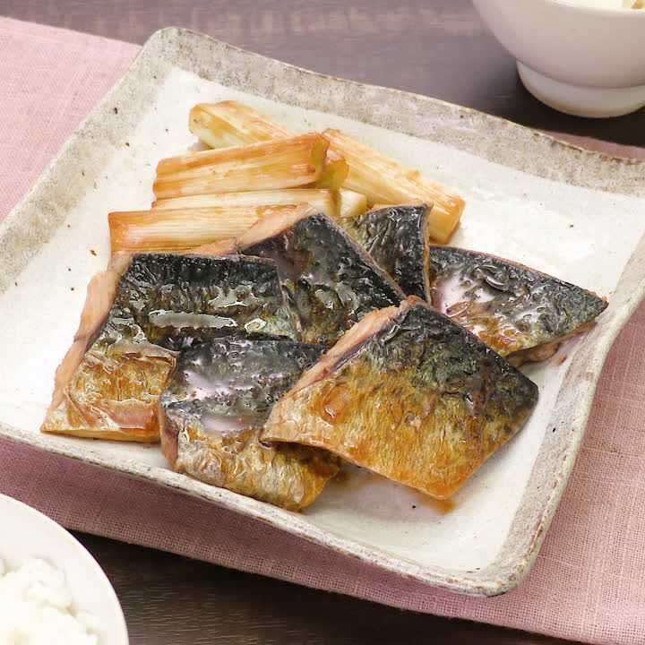 ふっくらツヤツヤ サバの照り焼きのレシピ動画 作り方 Delish Kitchen