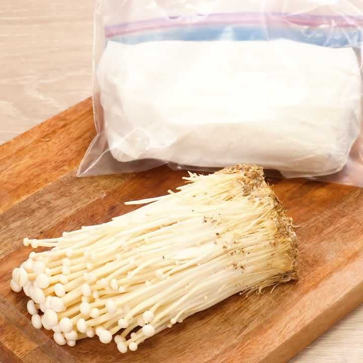 エノキタケ（榎茸）とは？保存方法やレシピもご紹介 | デリッシュキッチン