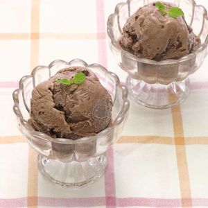 「チョコチップ入りアイスクリーム」のレシピ動画