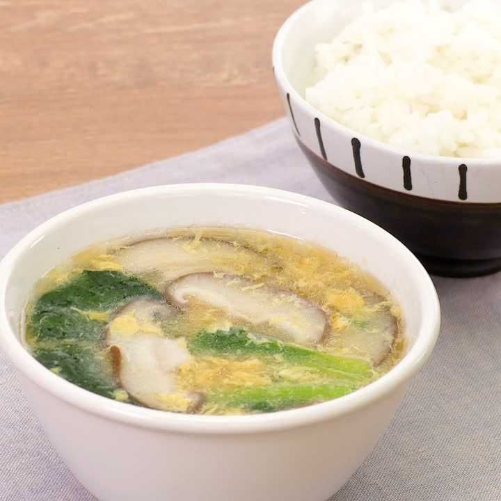 ほっと温まる 小松菜と卵の中華スープのレシピ動画 作り方 Delish Kitchen