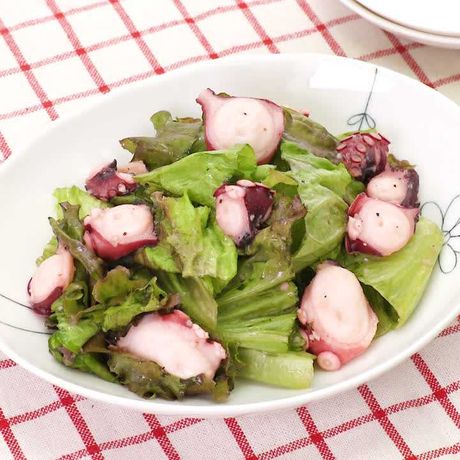 パンチが効いてる サニーレタスとたこのガーリックサラダのレシピ動画 作り方 Delish Kitchen