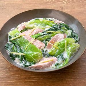 「青梗菜と魚肉ソーセージのクリーム煮」のレシピ動画