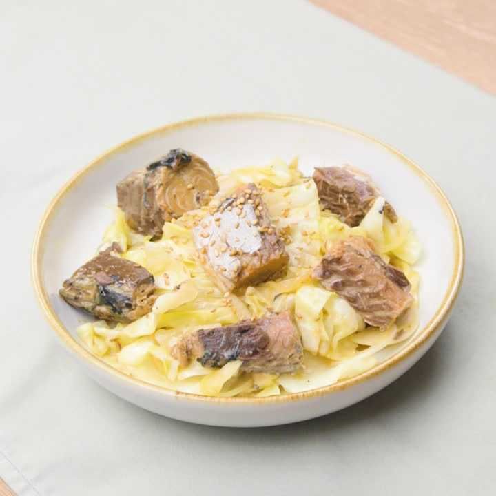 玉ねぎとキャベツのサバ缶蒸し