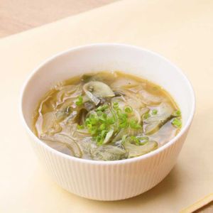 「玉ねぎとわかめの中華スープ」のレシピ動画