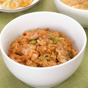「鶏肉のみそ炊き込みご飯」のレシピ動画