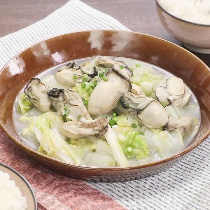 牡蠣と白菜のバター酒蒸し