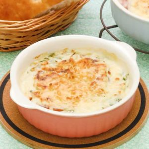 「豆苗とソーセージのクリームグラタン」のレシピ動画