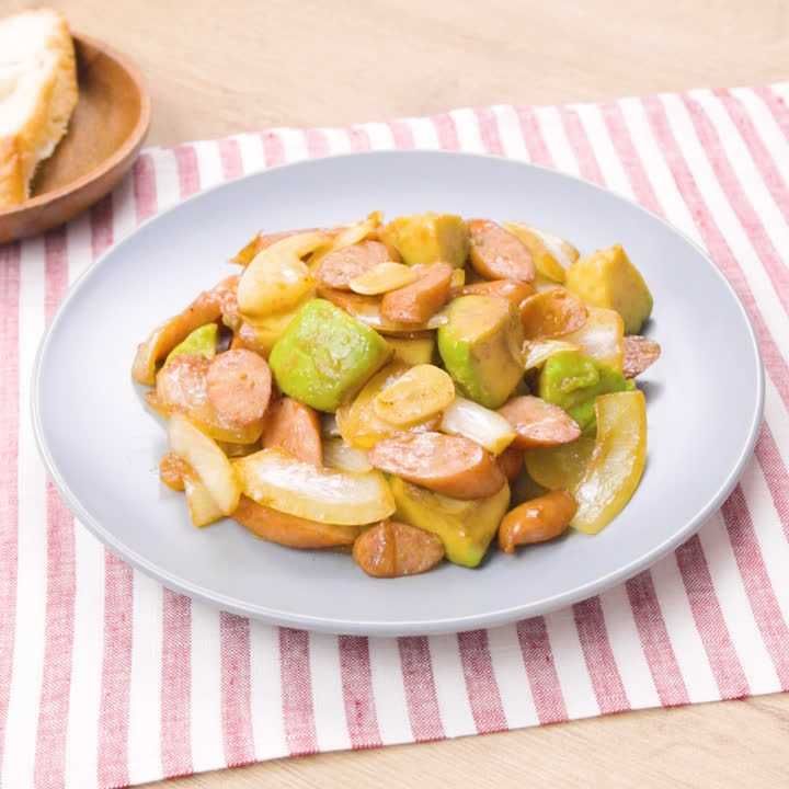 玉ねぎとアボカドのガーリック炒め