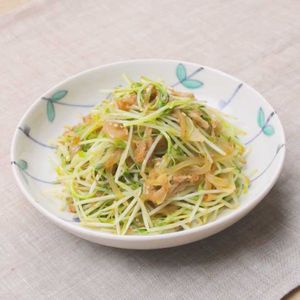 玉ねぎと豆苗のごまツナ炒め