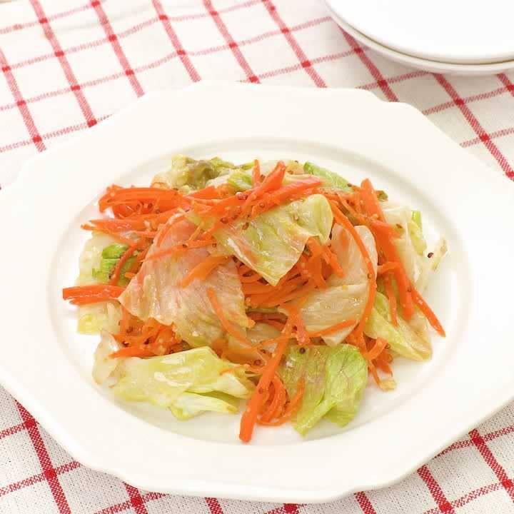 レタスとにんじんのチーズ炒め