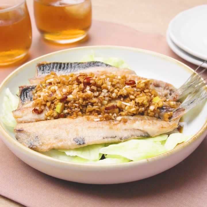さっぱりピリ辛 イワシのソテー香味ソースのレシピ動画 作り方 Delish Kitchen