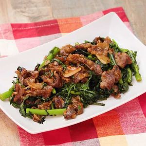 「牛肉と春菊の中華風炒め」のレシピ動画