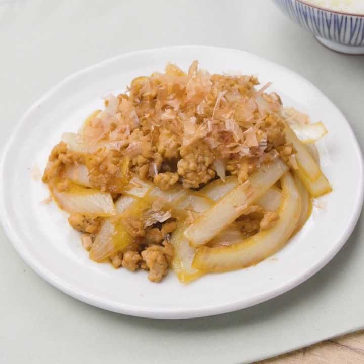 たっぷり玉ねぎとひき肉の生姜炒め